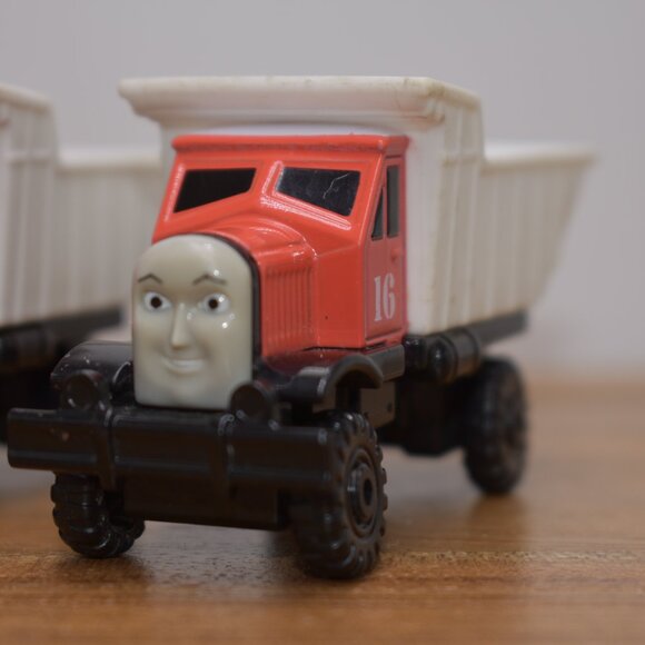 Max 15 N Monty 16 Trucks Diecast Take N Play Thomas & Friends Trains Engine 2010 - Picture 4 of 12